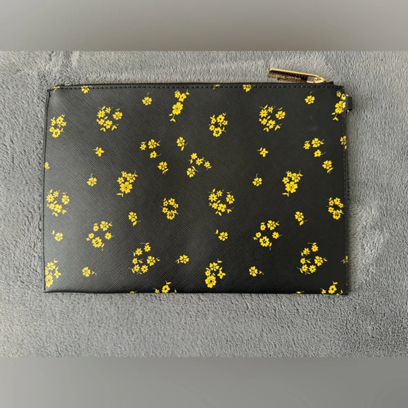 Michael Kors Jet Set Travel Wristlets (Large One) - Picture 9 of 11